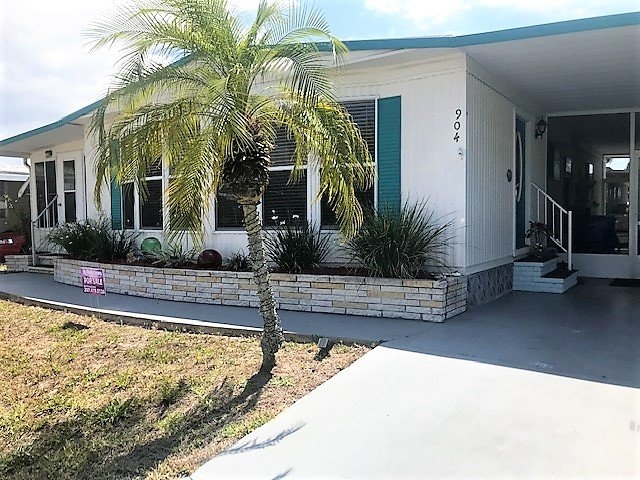 904 Rosseau W, Venice FL- Unfurnished- Updated floors and bathrooms- Close to beach 2