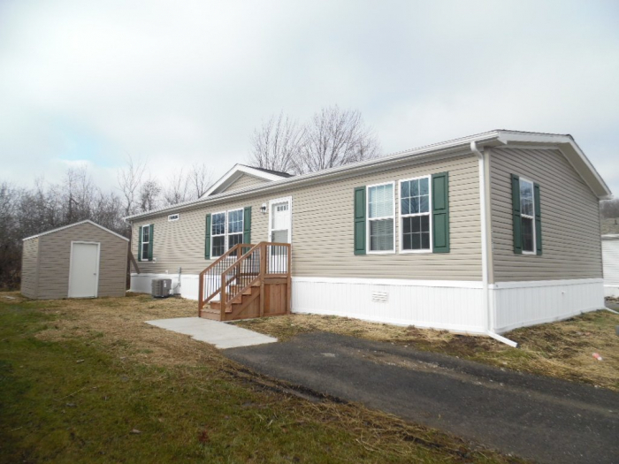 3 Beds, 2 Baths, 1568 Sqft. Country Meadows 1