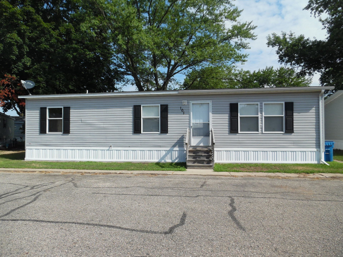 Large 3 Bedroom Double Wide Available For Immediate Move In 9