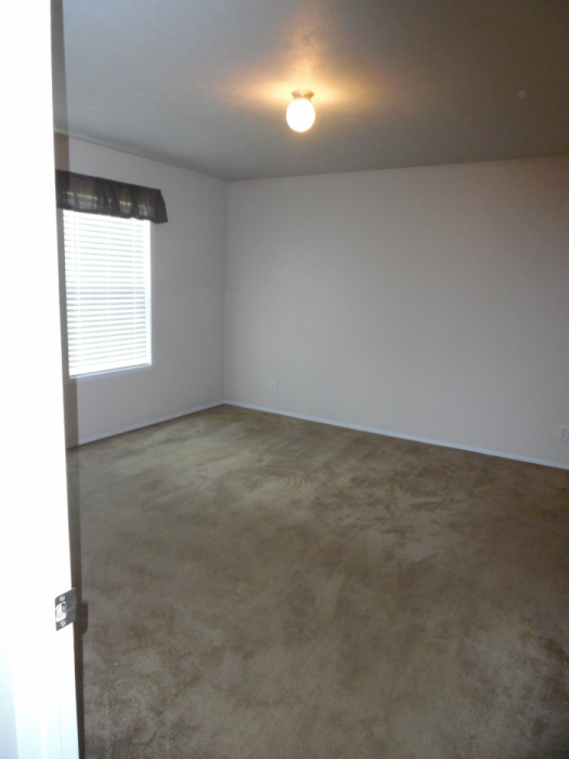 Huge 3 Bed/2 Bath Home - FREE RENT AND WAIVED APP FEES! 4