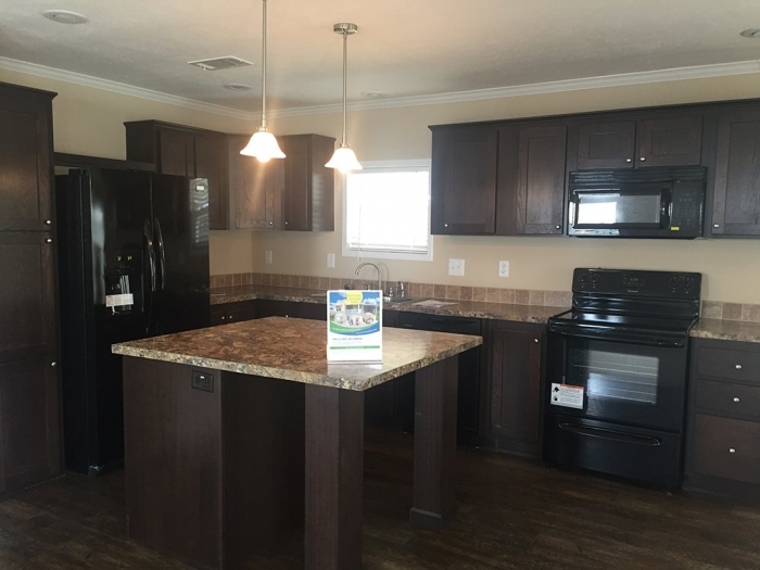 3 Beds, 2 Baths, 1456 Sqft. Harborview Mobile Manor 7