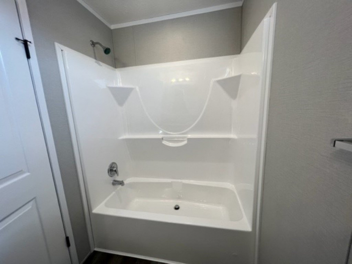 2 Beds, 2 Baths, 1020 Sqft. Apple Creek 9
