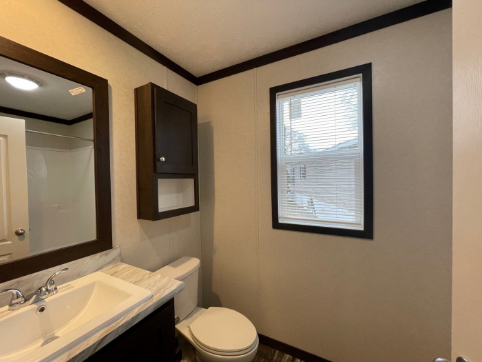 3 Beds, 2 Baths, 990 Sqft. Lakeview 10
