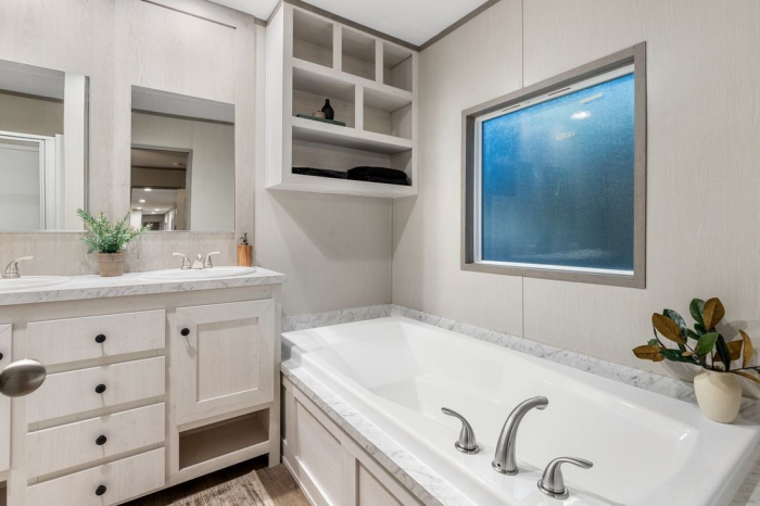 3 Beds, 2 Baths, 1216 Sqft. Oak Crest 3