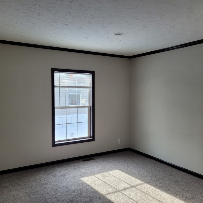 3 Beds, 2 Baths, 1352 Sqft. King's Court 9