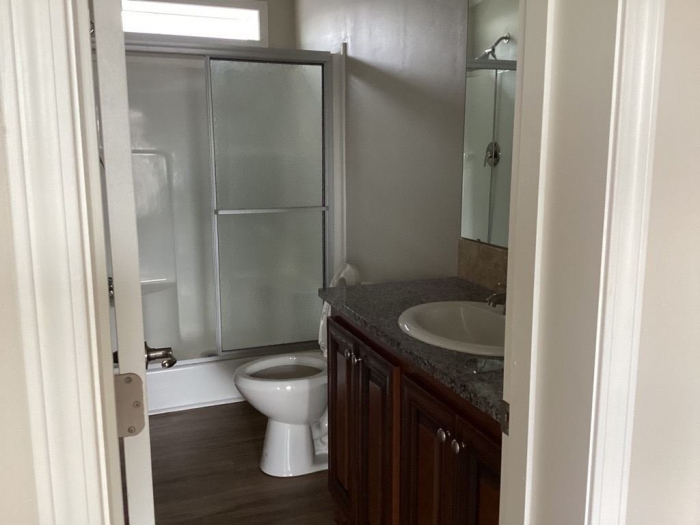 Beautiful New 2BR 2BA in Central Park 11
