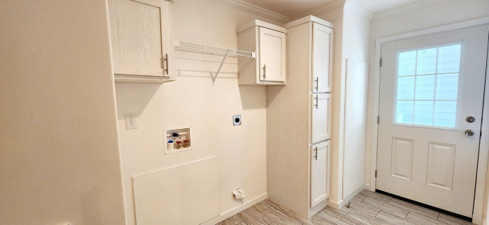 3 Beds, 2 Baths, 1456 Sqft. Royal Palm Village 15