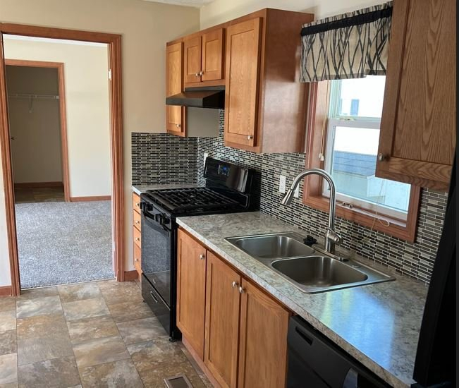 3 Beds, 2 Baths, 1056 Sqft. Camelot Villa 2