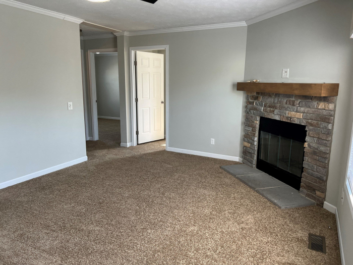 Large 4br Home with Dual Living Spaces and Wood Burning Fireplace 5