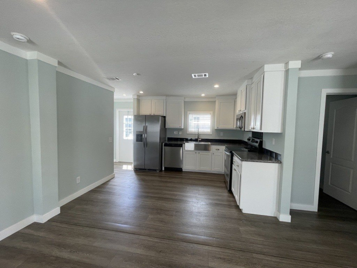 2 Beds, 2 Baths, 880 Sqft. Central Park RV Community 6
