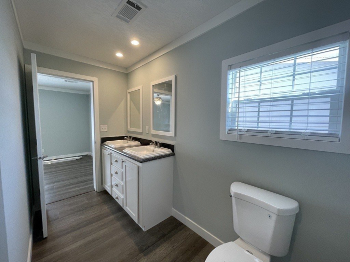 2 Beds, 2 Baths, 880 Sqft. Central Park RV Community 20