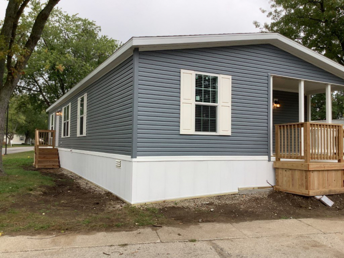 3 Beds, 2 Baths, 1456 Sqft. Woodside Terrace 1
