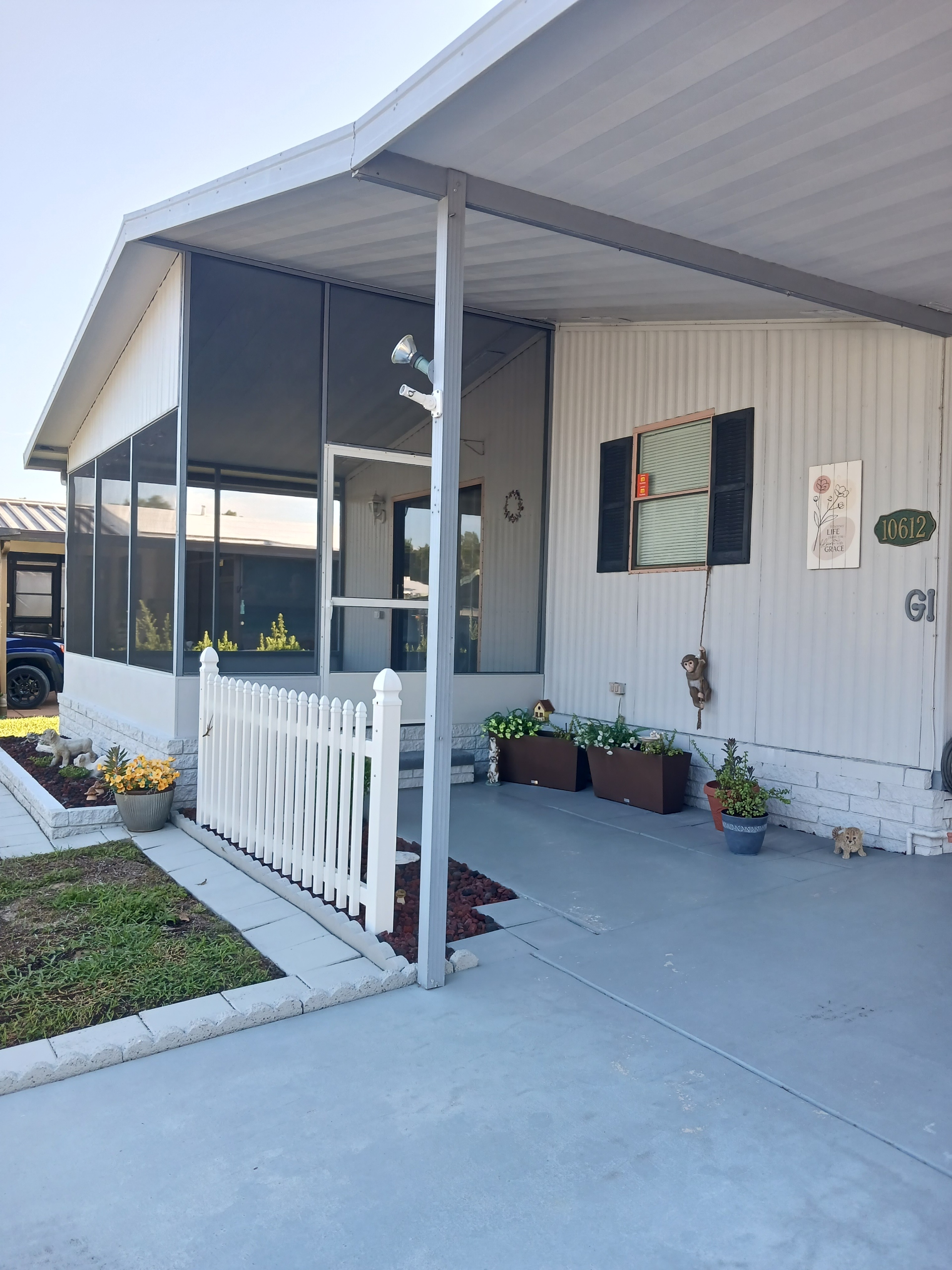 2 Beds, 2 Baths, 960 Sqft.  2