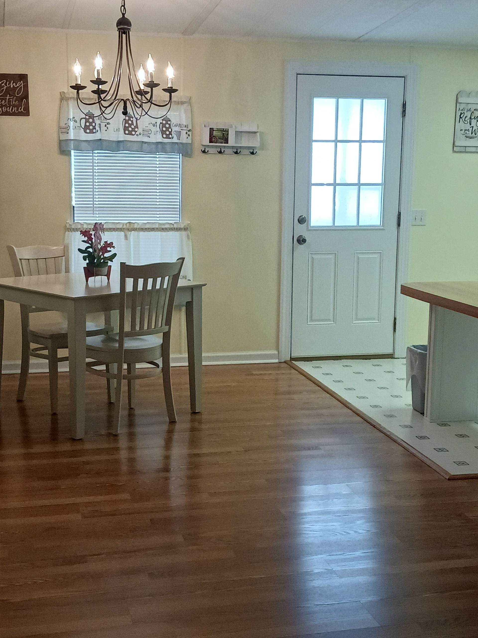 2 Beds, 2 Baths, 960 Sqft.  4