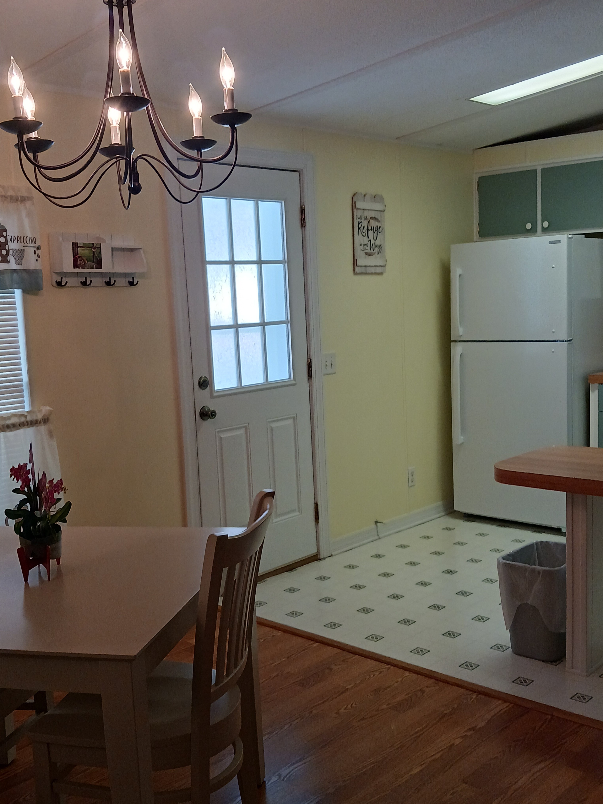 2 Beds, 2 Baths, 960 Sqft.  5