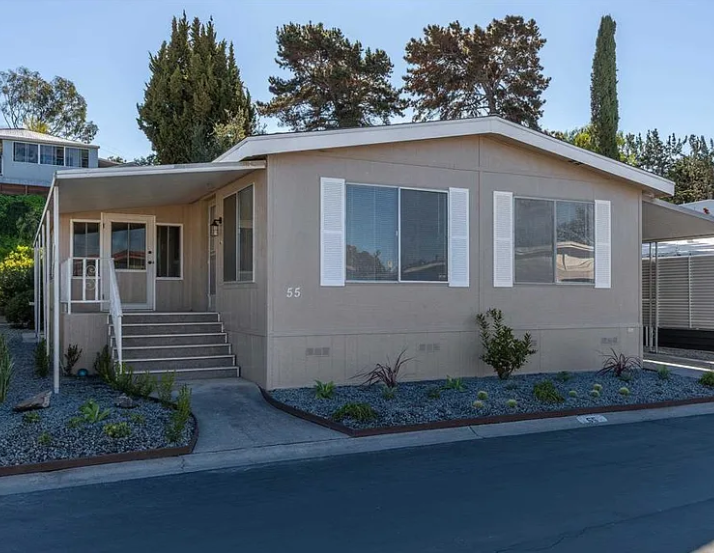 Upgraded Vista Oasis | 55+ Community, Fresh Exterior & Custom Sunroom 4