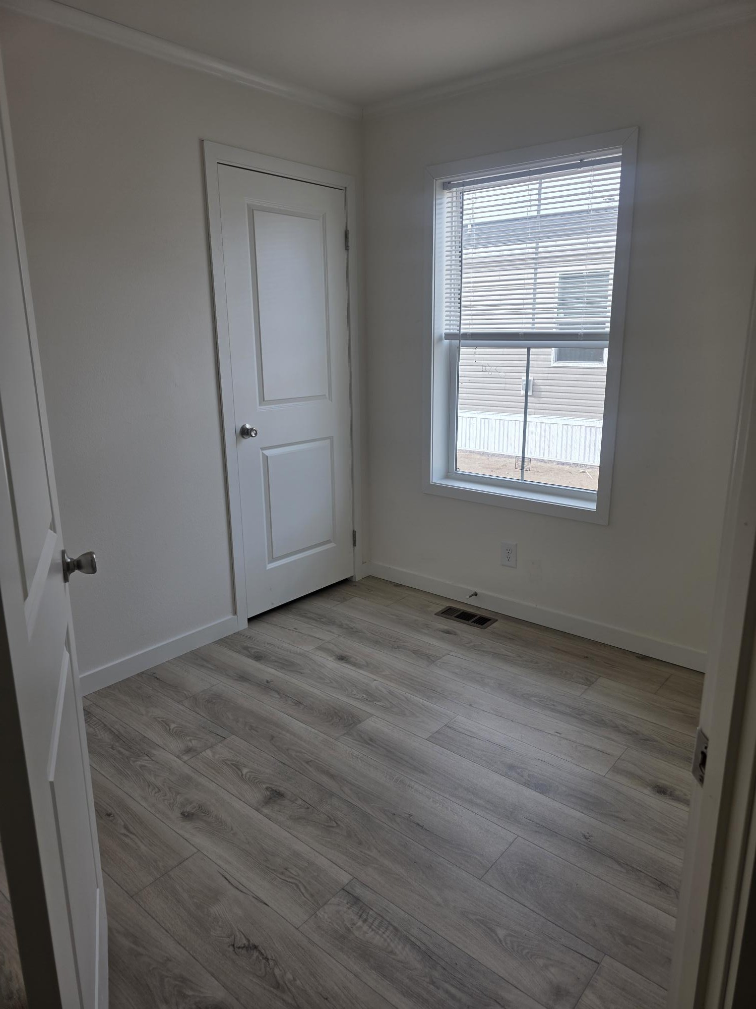 Step into this bright and welcoming 2025 MidCountry! 5