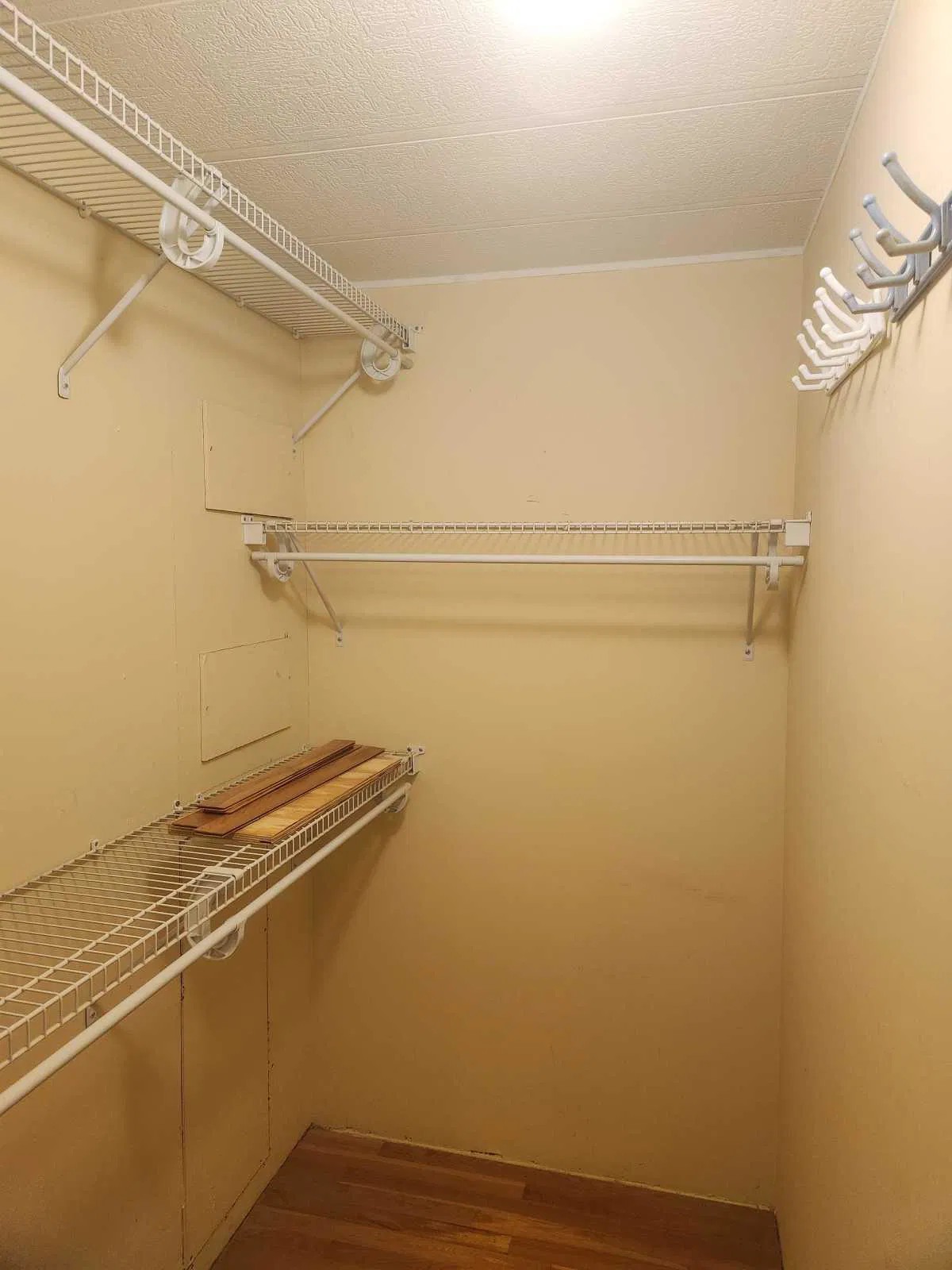 Spacious open floor plan! 5