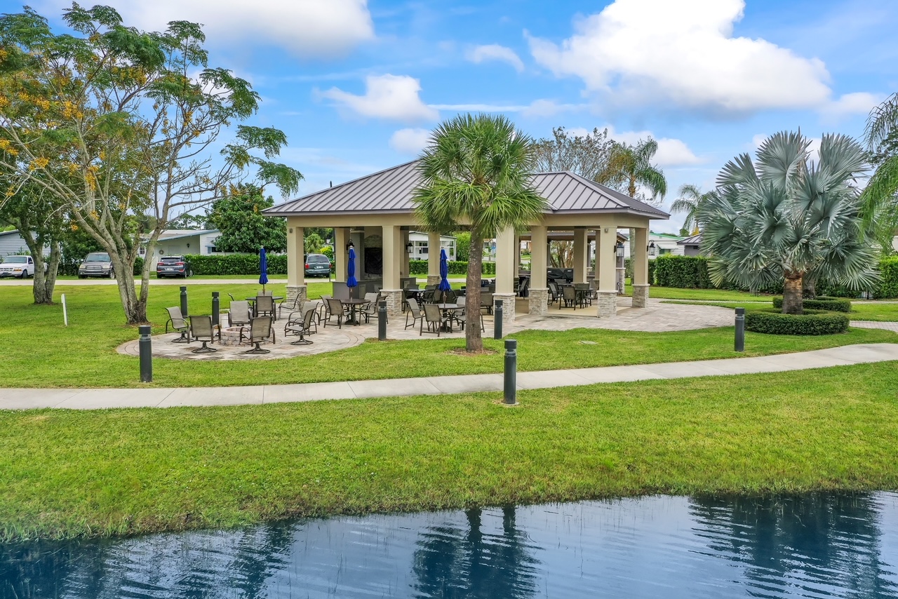 Spacious open floor plan! 7