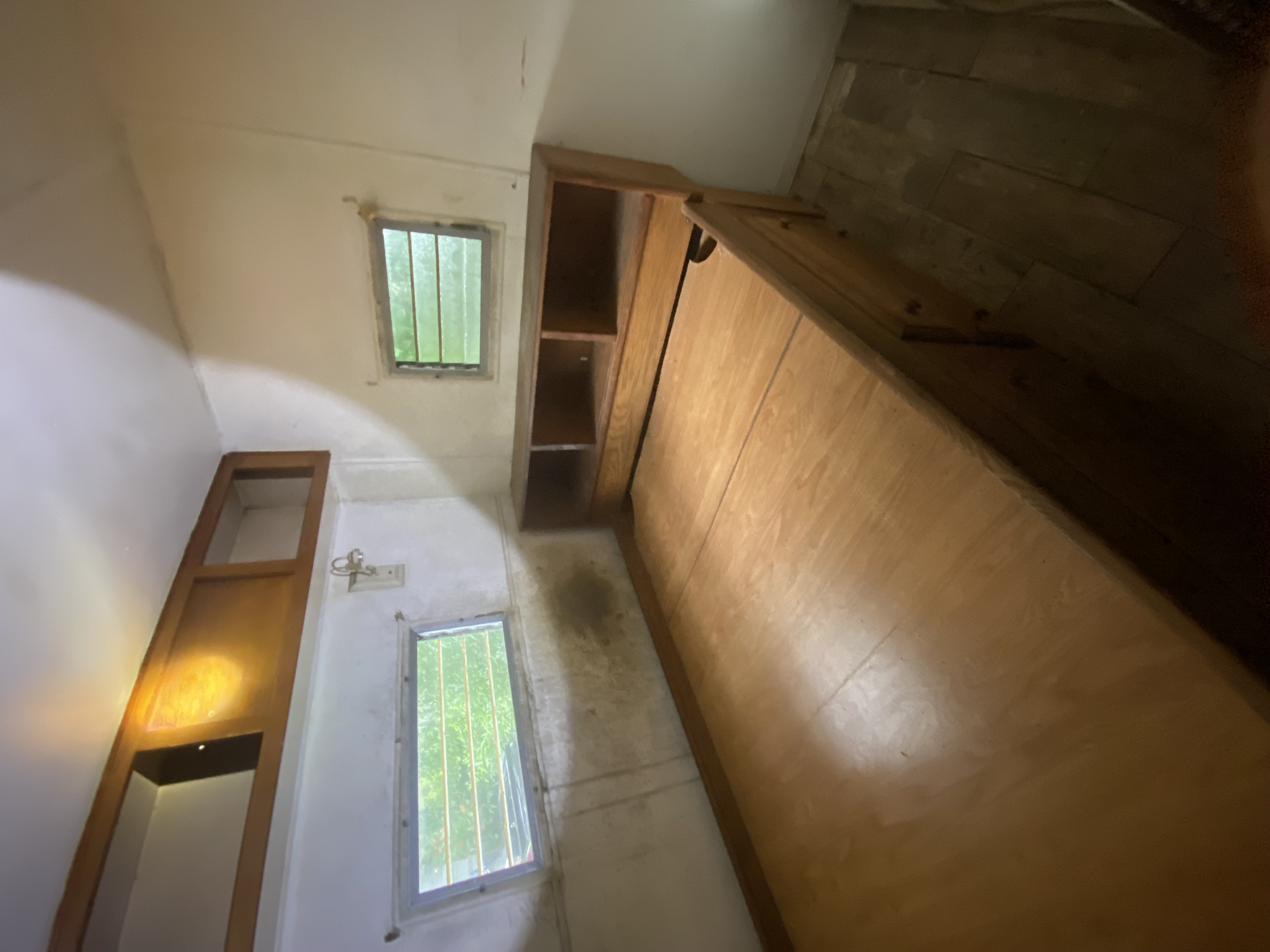 Charming and unique 1 bd 1 bath home under huge oak tree in quiet community near the beach 5